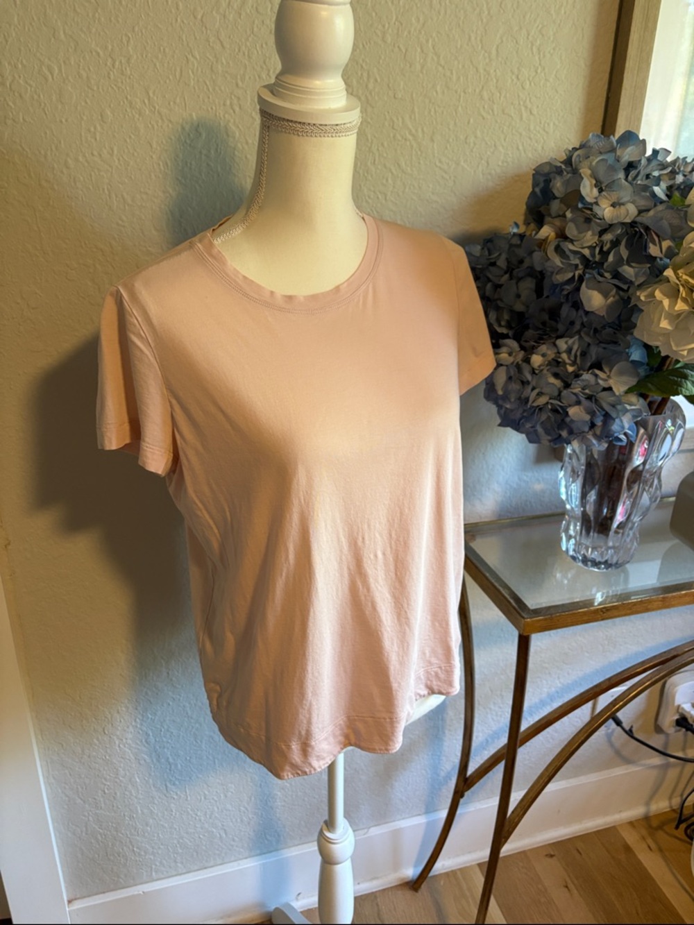 Lafayette 148 New York Soft blush color or Light Pink Short Sleeve Crewneck Tee